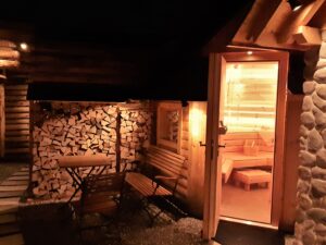 Sauna mit Zugang nach draussen in Aussenbereich